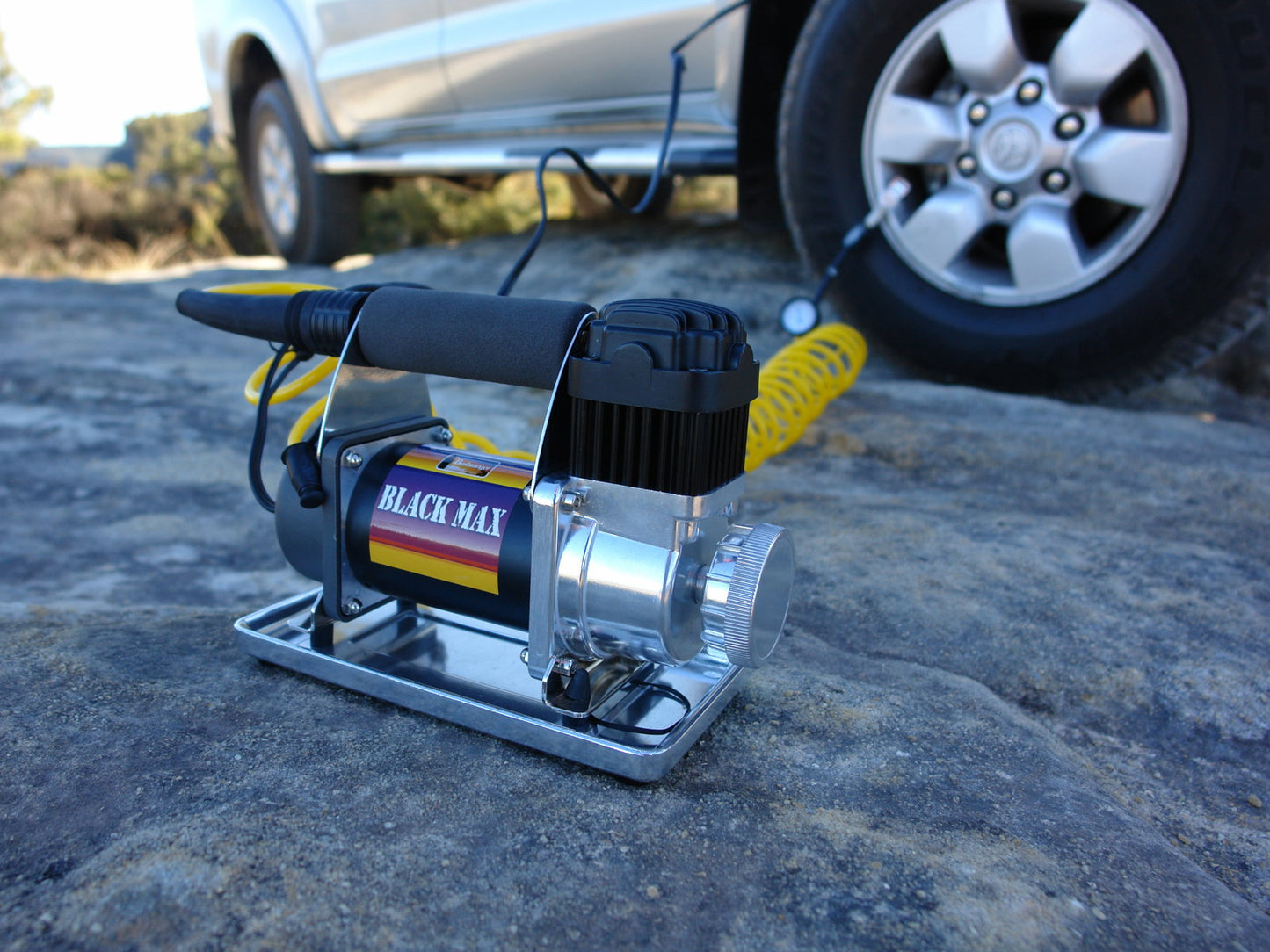 Bushranger Black Max Kompressor 12V mit Batterieklemmen, 40 LPM bei 2 BAR