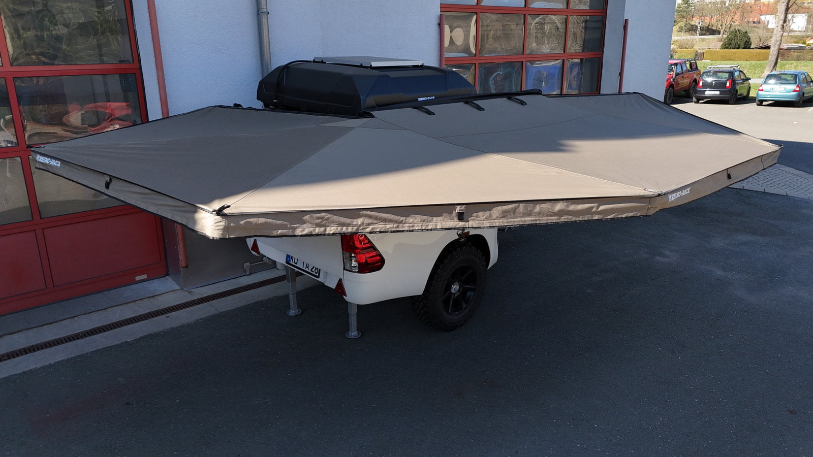 Rhino Rack Batwing 270 freitragende Markise, linke Seite, inkl. Halter