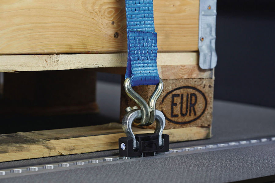 KERL 2000 Zurrpunkt f. Airline Schienen Belastbarkeit 2000 daN Öffnung D=25x40mm