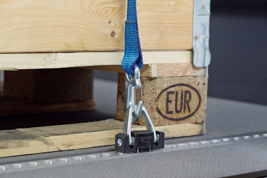 KERL 1000 Zurrpunkt f. Airline Schienen Belastbarkeit 1000 daN Öffnung D=25mm